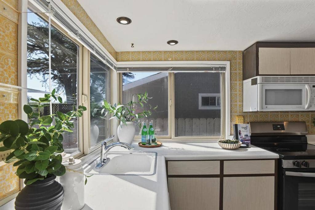425 Kehoe Avenue, Half Moon Bay, CA 94019