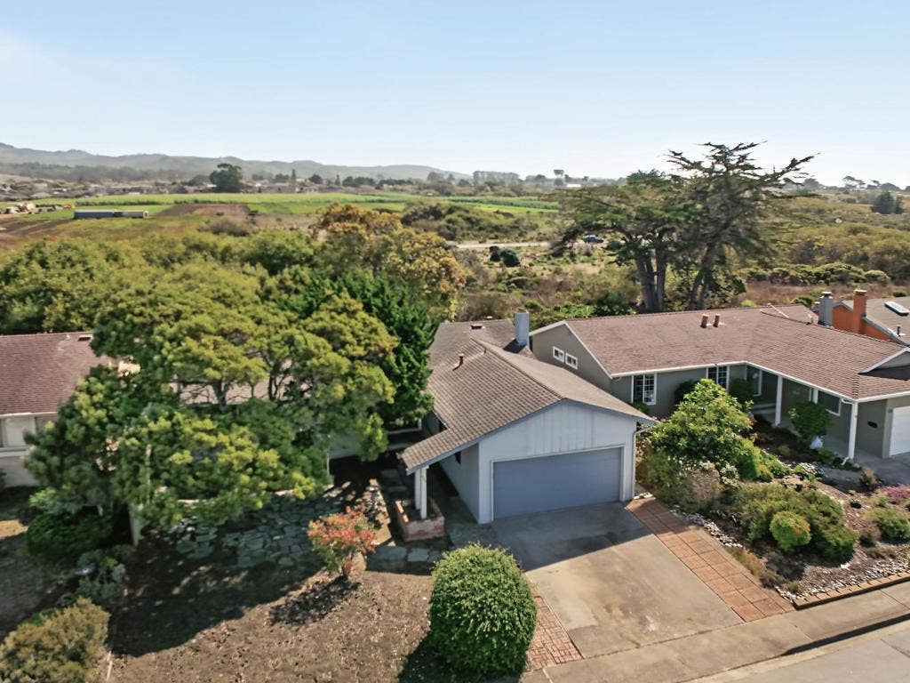 425 Kehoe Avenue, Half Moon Bay, CA 94019