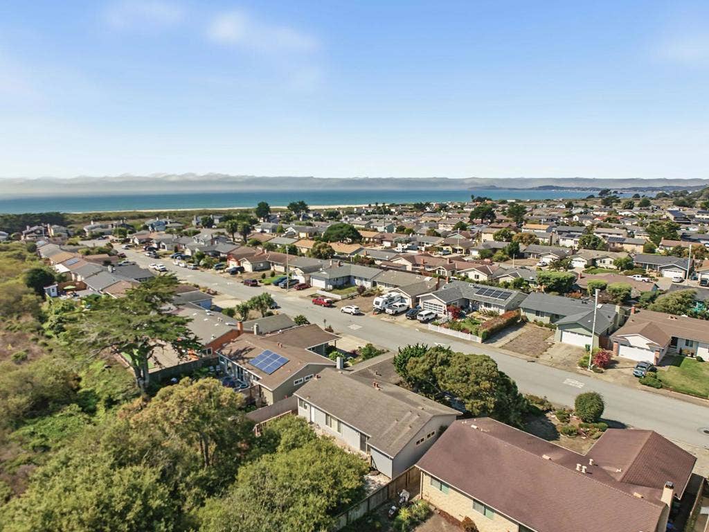 425 Kehoe Avenue, Half Moon Bay, CA 94019