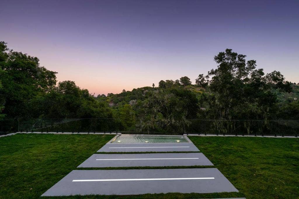 910 La Senda Road, Hillsborough, CA 94010