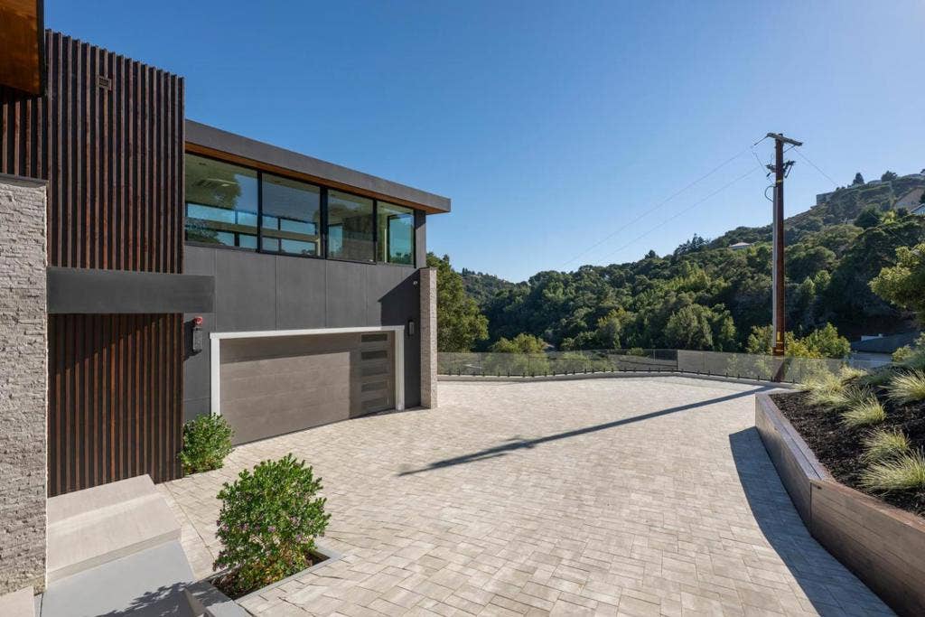 910 La Senda Road, Hillsborough, CA 94010
