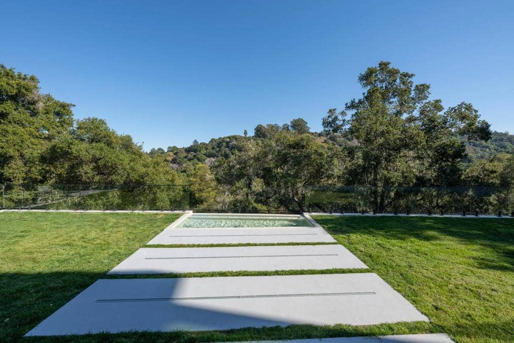 910 La Senda Road, Hillsborough, CA 94010