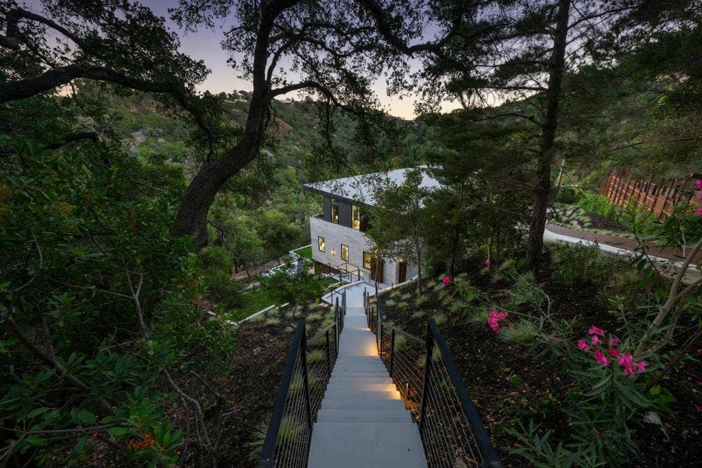 910 La Senda Road, Hillsborough, CA 94010