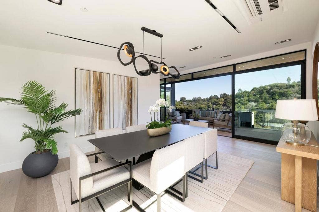 910 La Senda Road, Hillsborough, CA 94010