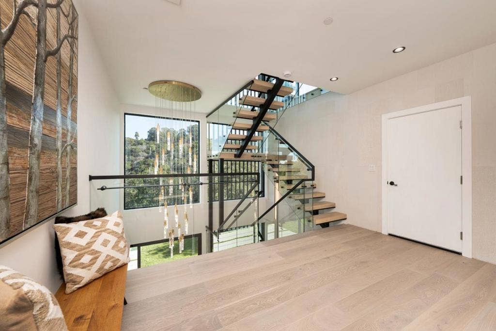 910 La Senda Road, Hillsborough, CA 94010