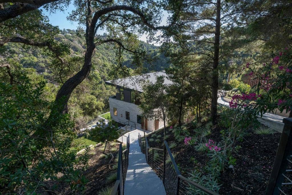 910 La Senda Road, Hillsborough, CA 94010