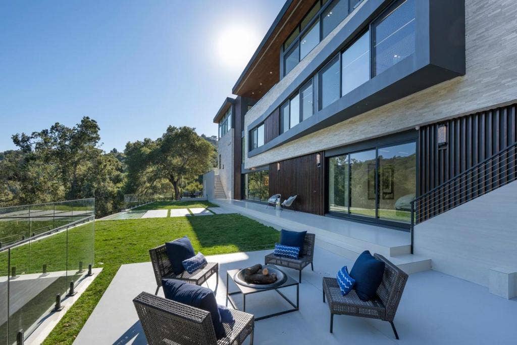910 La Senda Road, Hillsborough, CA 94010
