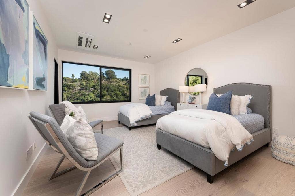910 La Senda Road, Hillsborough, CA 94010