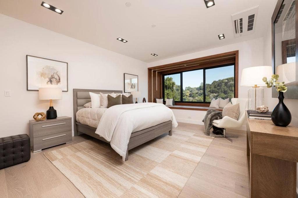 910 La Senda Road, Hillsborough, CA 94010
