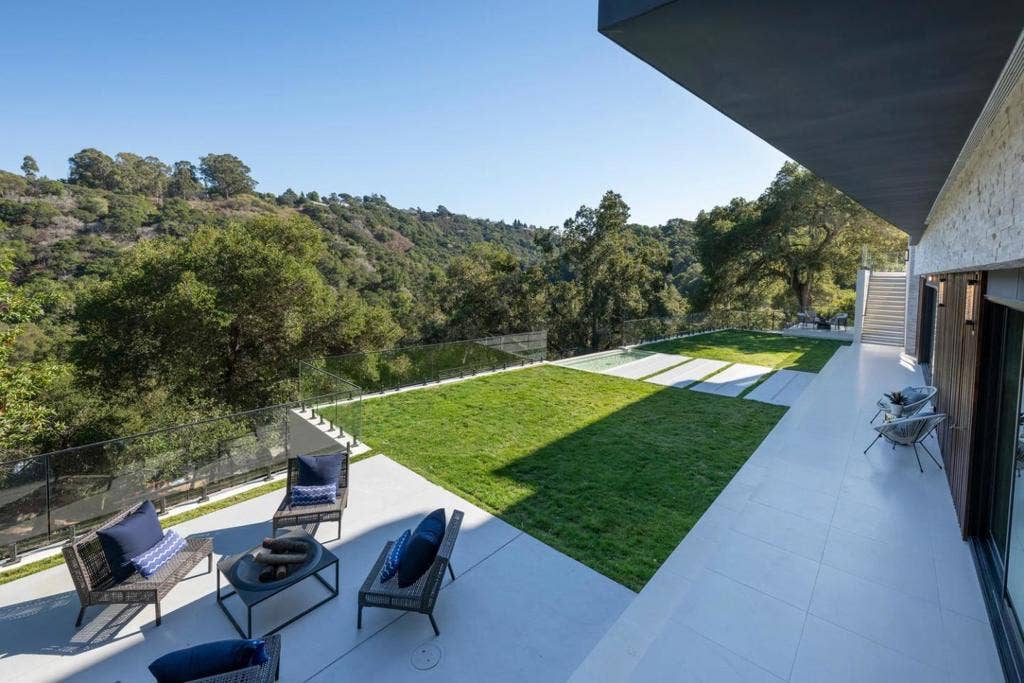 910 La Senda Road, Hillsborough, CA 94010