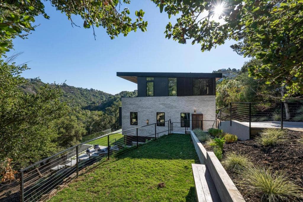 910 La Senda Road, Hillsborough, CA 94010
