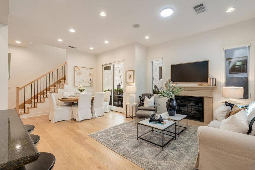 3493 Alma Village Circle, Palo Alto, CA 94306 3493 Alma Village Circle, Palo Alto, CA 94306