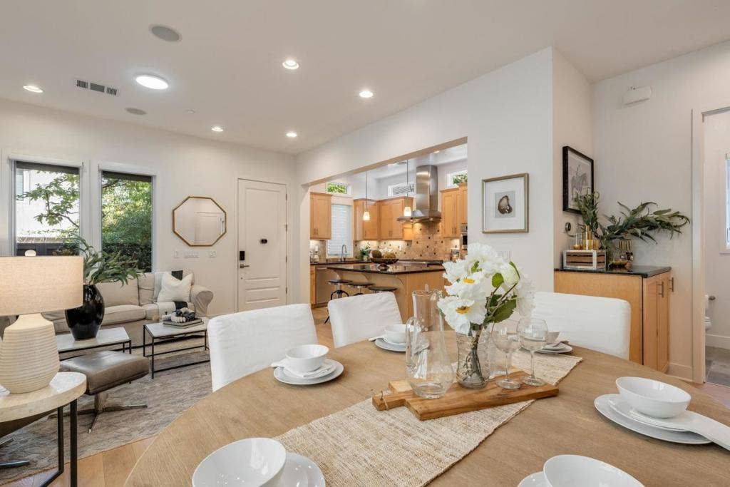 3493 Alma Village Circle, Palo Alto, CA 94306 3493 Alma Village Circle, Palo Alto, CA 94306