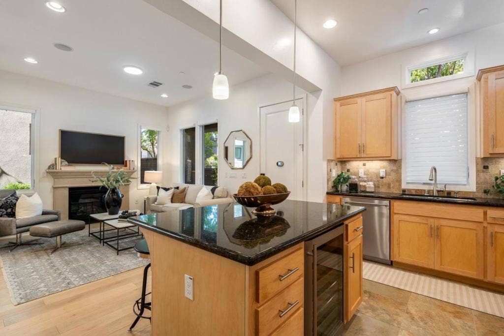 3493 Alma Village Circle, Palo Alto, CA 94306 3493 Alma Village Circle, Palo Alto, CA 94306