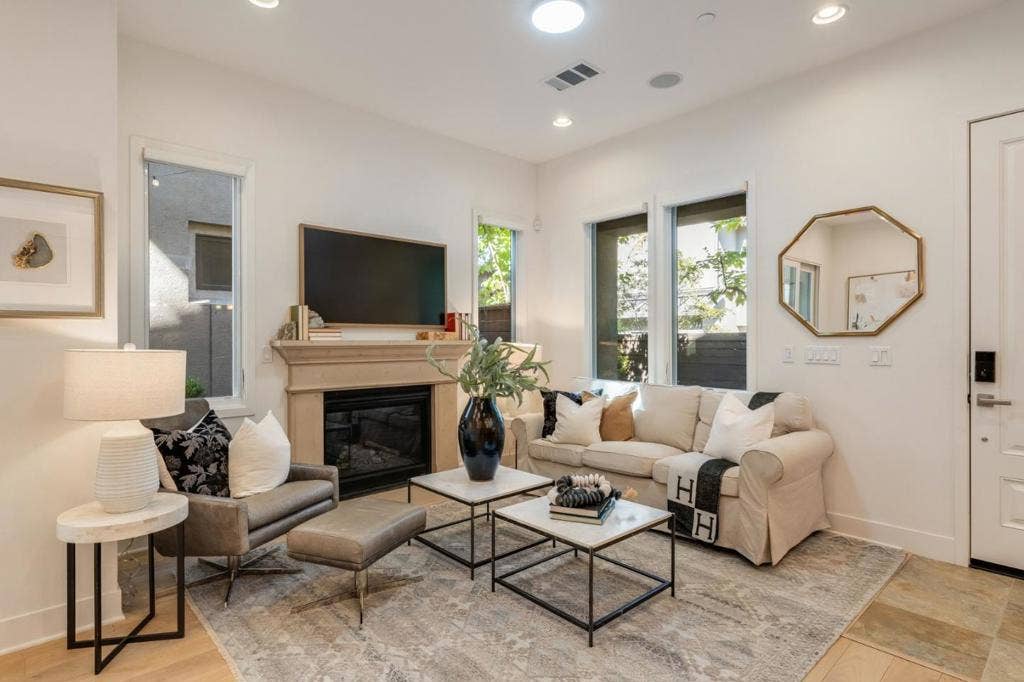 3493 Alma Village Circle, Palo Alto, CA 94306 3493 Alma Village Circle, Palo Alto, CA 94306