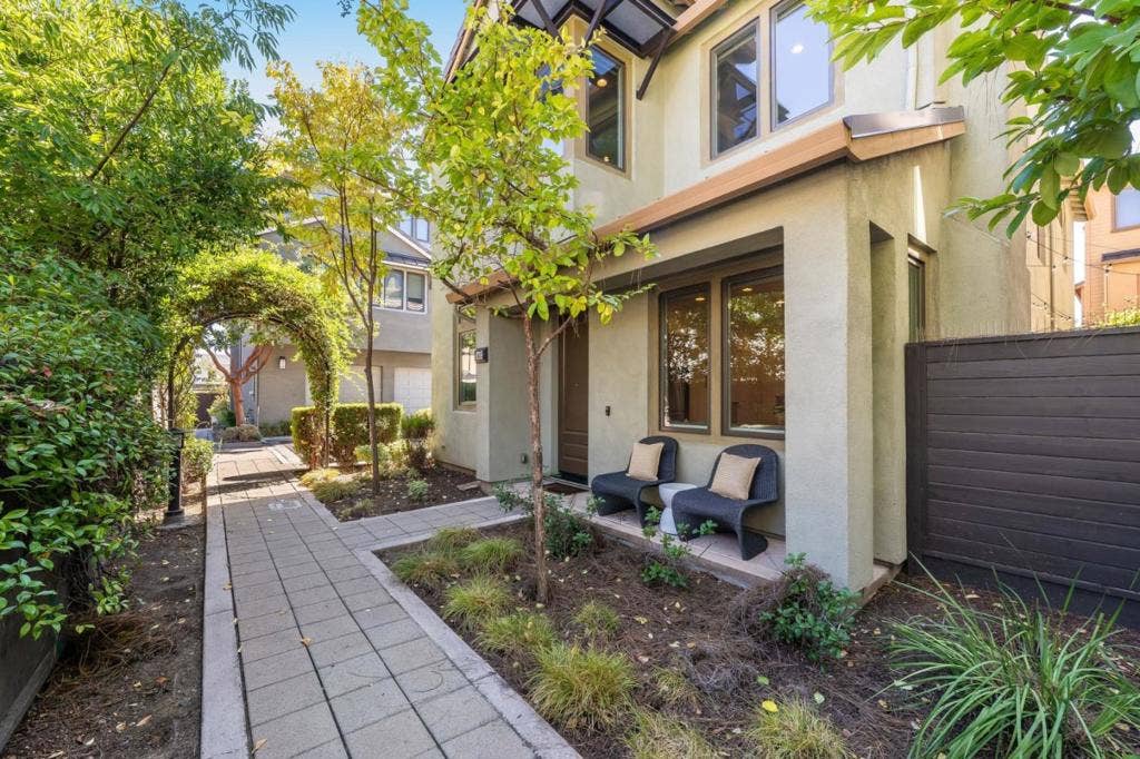 3493 Alma Village Circle, Palo Alto, CA 94306 3493 Alma Village Circle, Palo Alto, CA 94306