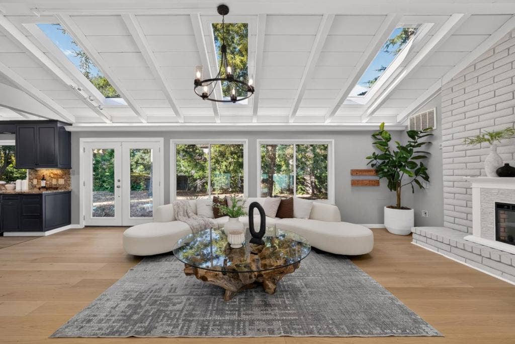 1 Edge, Atherton, CA 94027 1 Edge, Atherton, CA 94027