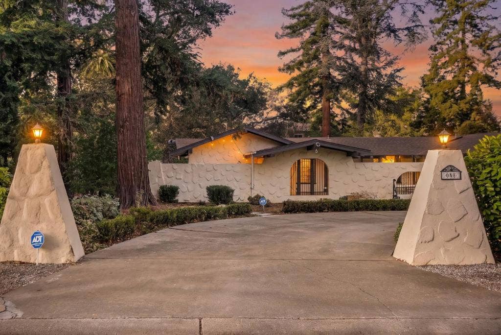 1 Edge, Atherton, CA 94027 1 Edge, Atherton, CA 94027