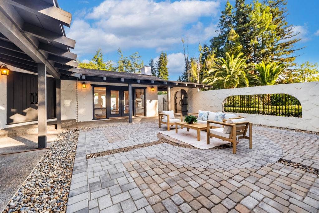 1 Edge, Atherton, CA 94027 1 Edge, Atherton, CA 94027