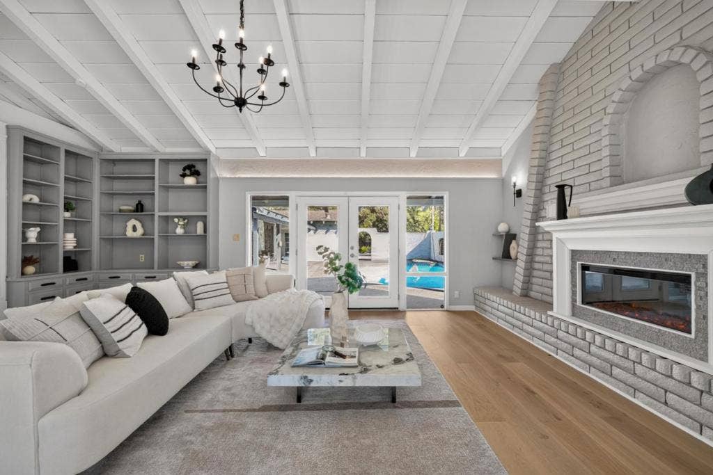 1 Edge, Atherton, CA 94027 1 Edge, Atherton, CA 94027