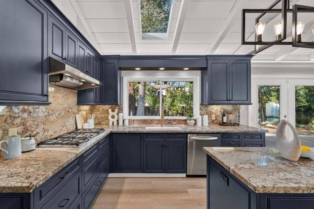 1 Edge, Atherton, CA 94027 1 Edge, Atherton, CA 94027
