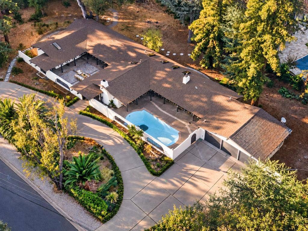 1 Edge, Atherton, CA 94027 1 Edge, Atherton, CA 94027