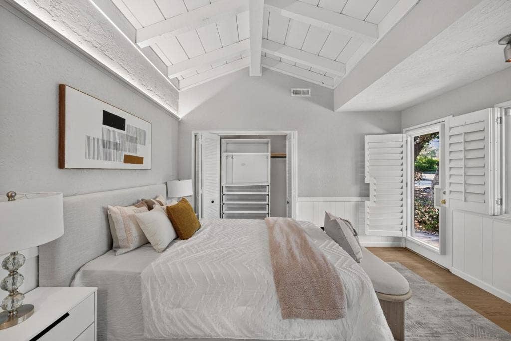 1 Edge, Atherton, CA 94027 1 Edge, Atherton, CA 94027