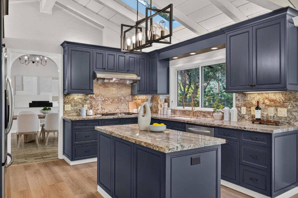 1 Edge, Atherton, CA 94027 1 Edge, Atherton, CA 94027