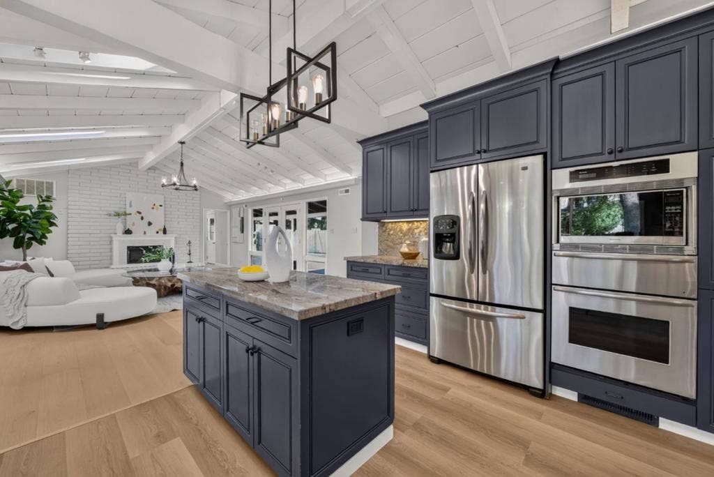 1 Edge, Atherton, CA 94027 1 Edge, Atherton, CA 94027