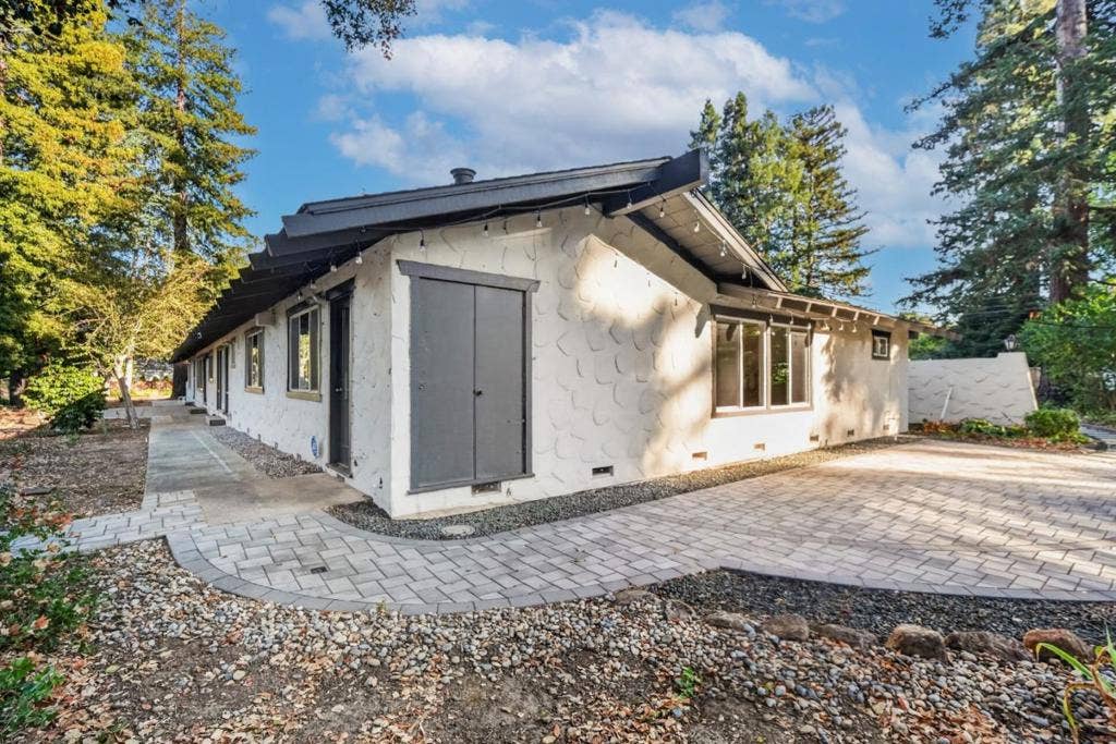 1 Edge, Atherton, CA 94027 1 Edge, Atherton, CA 94027
