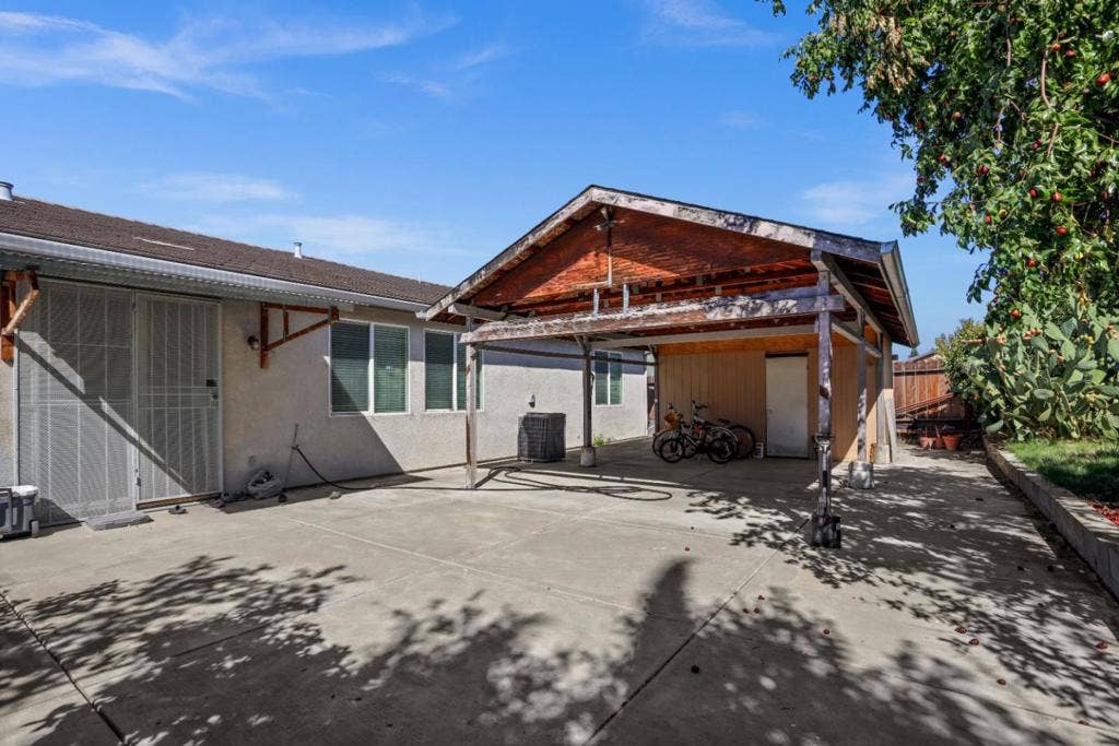 2710 Sebastan Lane, Stockton, CA 95212
