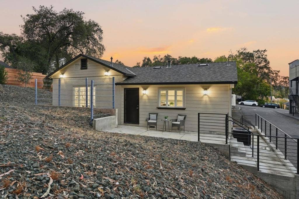 14434 Oak Street, Saratoga, CA 95070 14434 Oak Street, Saratoga, CA 95070