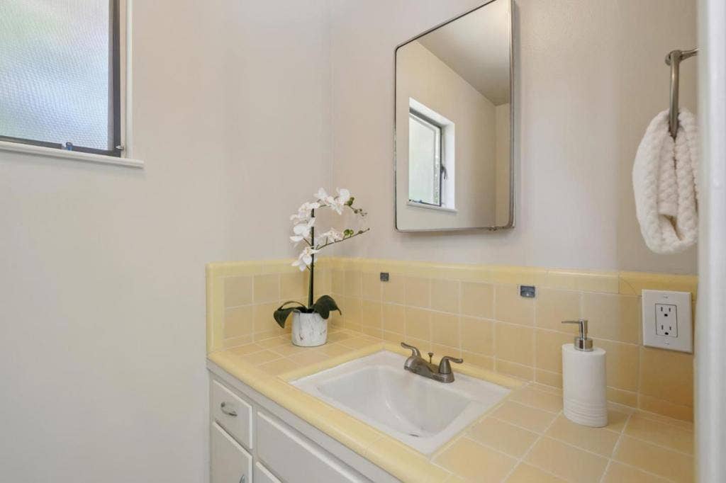 16 Alma Court, Los Altos, CA 94022
