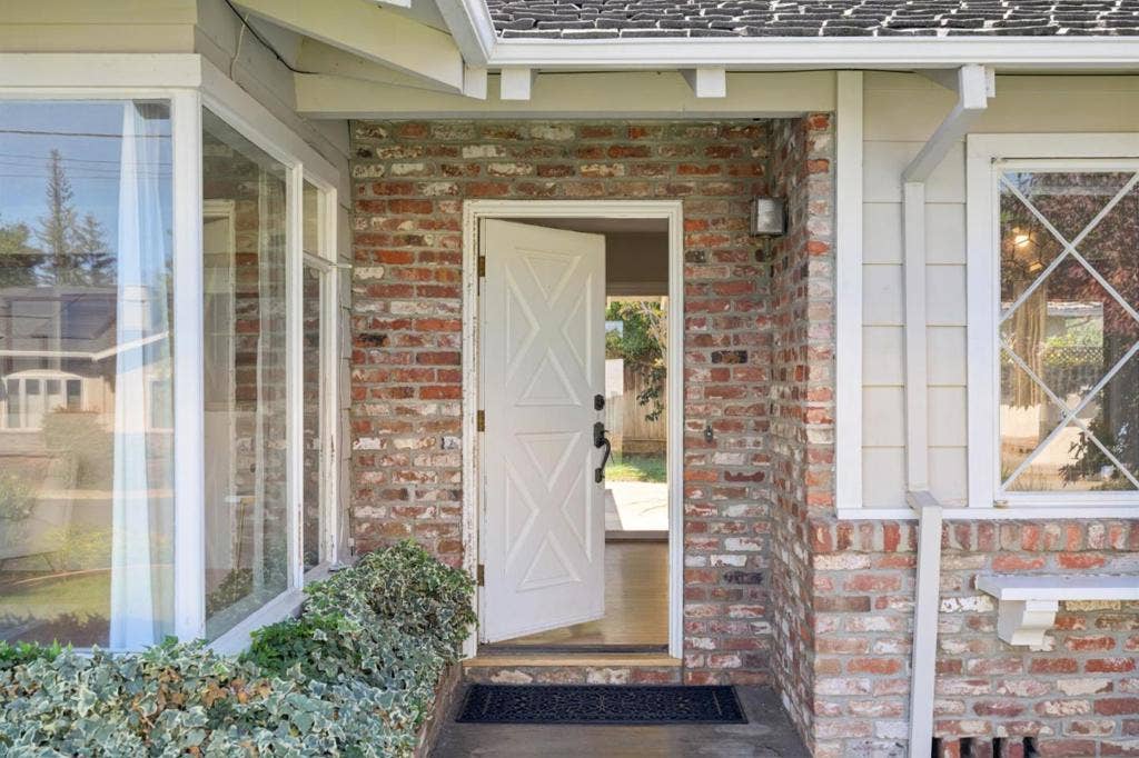 16 Alma Court, Los Altos, CA 94022