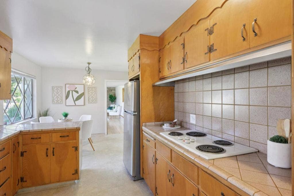 16 Alma Court, Los Altos, CA 94022