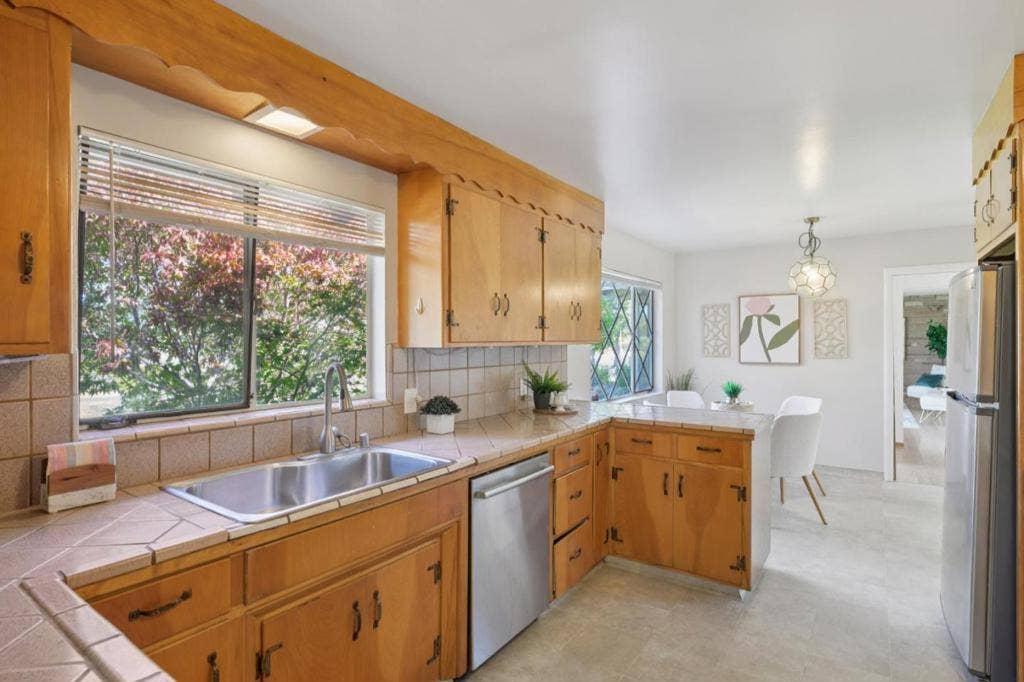16 Alma Court, Los Altos, CA 94022