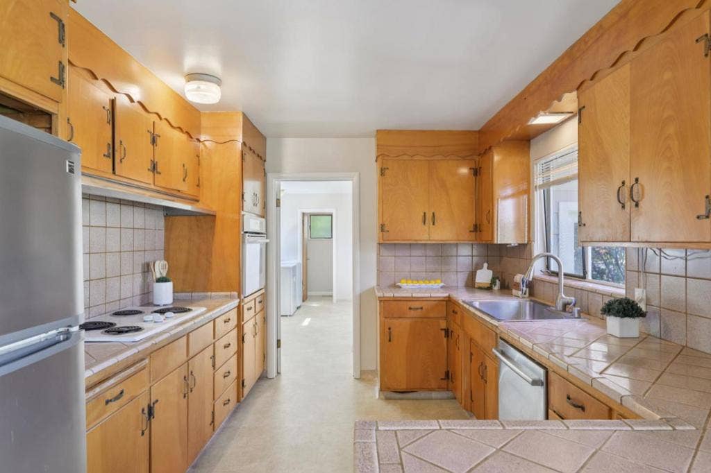 16 Alma Court, Los Altos, CA 94022