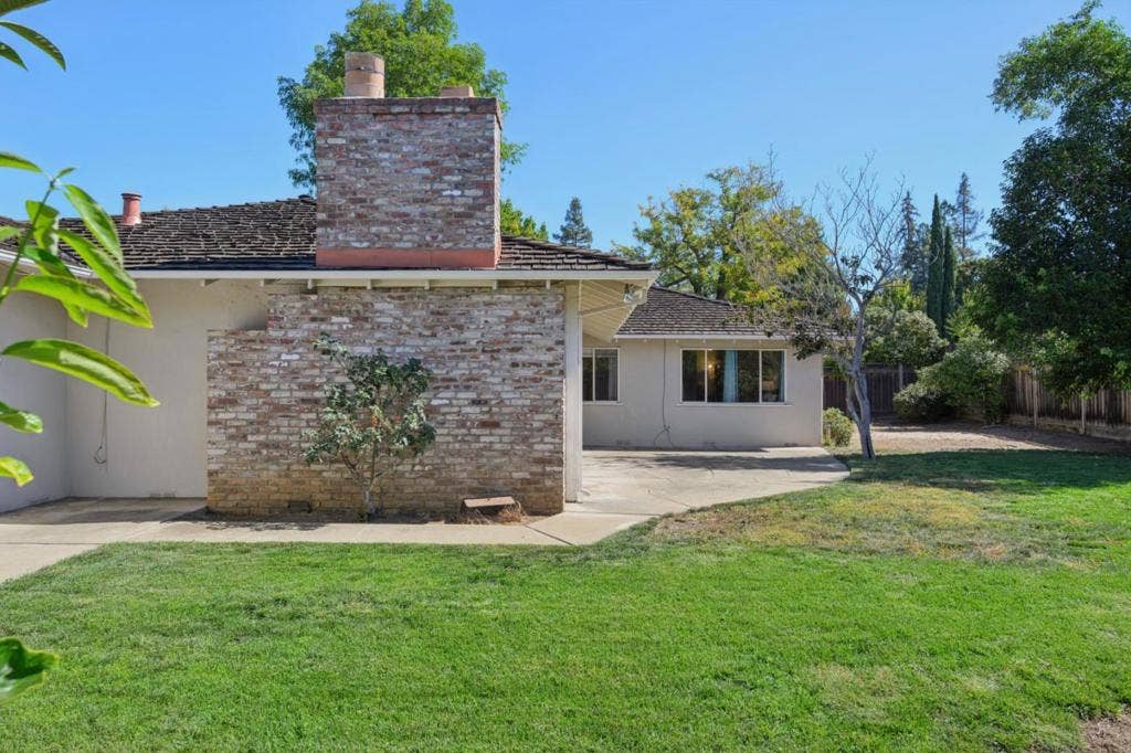 16 Alma Court, Los Altos, CA 94022
