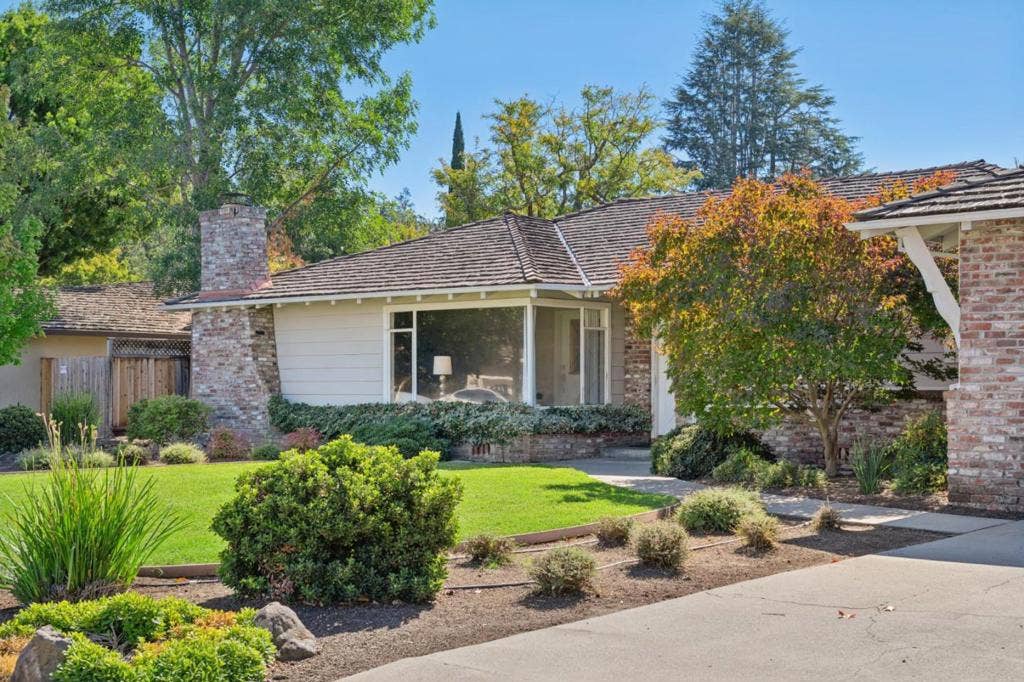 16 Alma Court, Los Altos, CA 94022