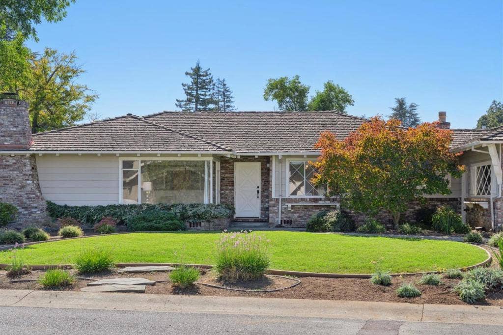 16 Alma Court, Los Altos, CA 94022