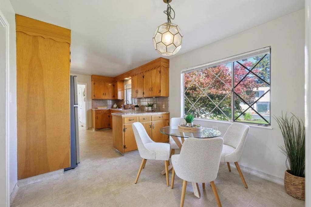 16 Alma Court, Los Altos, CA 94022