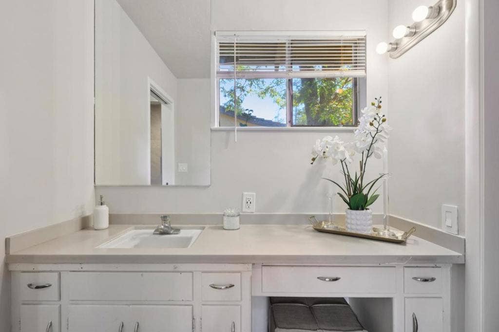 16 Alma Court, Los Altos, CA 94022