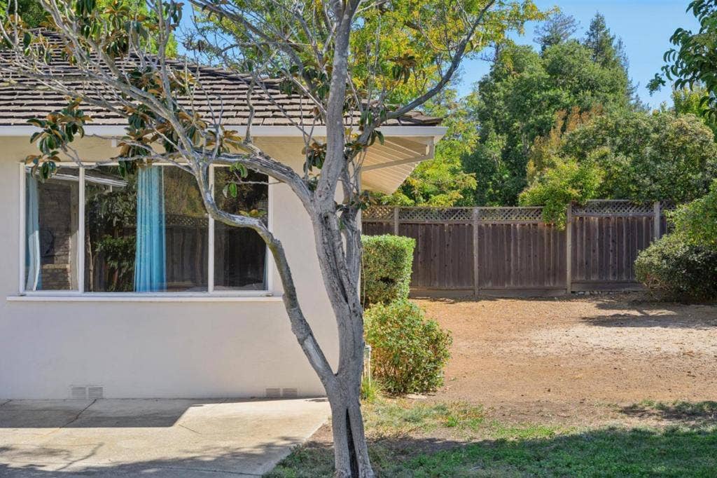 16 Alma Court, Los Altos, CA 94022