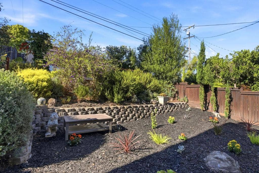 3204 Upper Lock Avenue, Belmont, CA 94002 3204 Upper Lock Avenue, Belmont, CA 94002