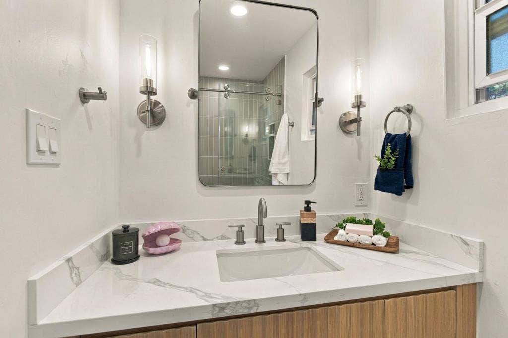 3204 Upper Lock Avenue, Belmont, CA 94002 3204 Upper Lock Avenue, Belmont, CA 94002