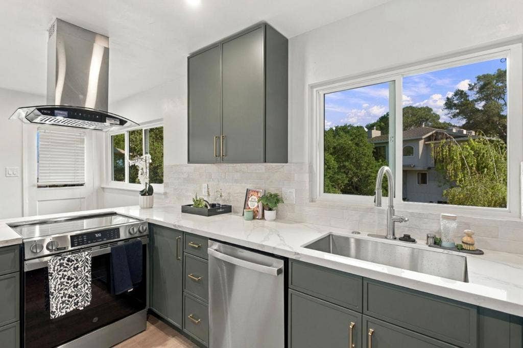 3204 Upper Lock Avenue, Belmont, CA 94002 3204 Upper Lock Avenue, Belmont, CA 94002