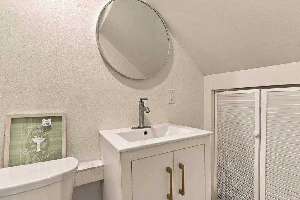 3204 Upper Lock Avenue, Belmont, CA 94002 3204 Upper Lock Avenue, Belmont, CA 94002