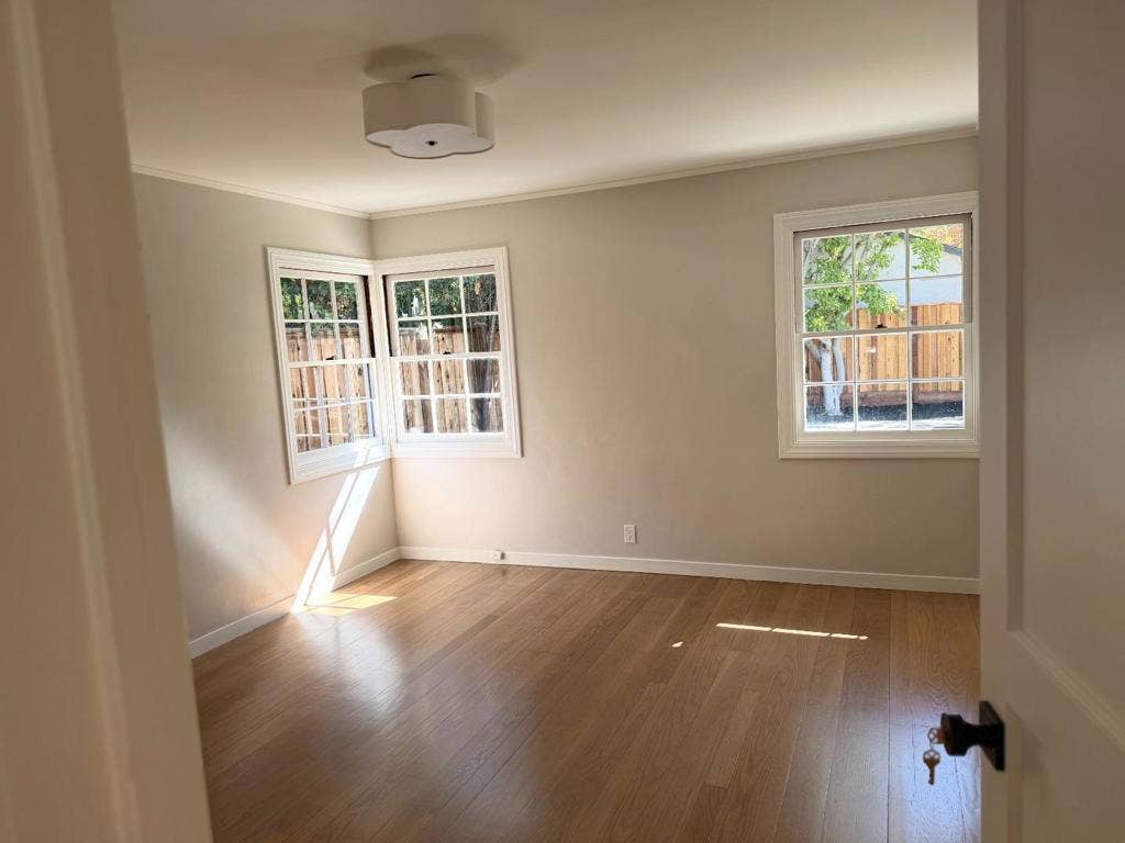 185 Garland Drive, Menlo Park, CA 94025
