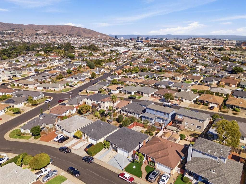 122 Sherwood Way, South San Francisco, CA 94080 122 Sherwood Way, South San Francisco, CA 94080