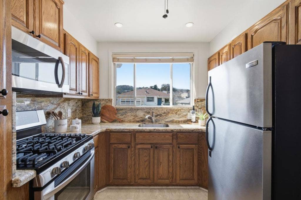 122 Sherwood Way, South San Francisco, CA 94080 122 Sherwood Way, South San Francisco, CA 94080